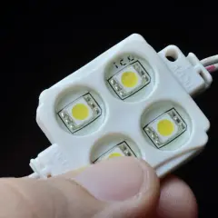 Moduł LED 12V, gotowy do podłączenia. Dowiedz się, jak podłączyć taśmę led do włącznika światła, by stworzyć własne oświetlenie.