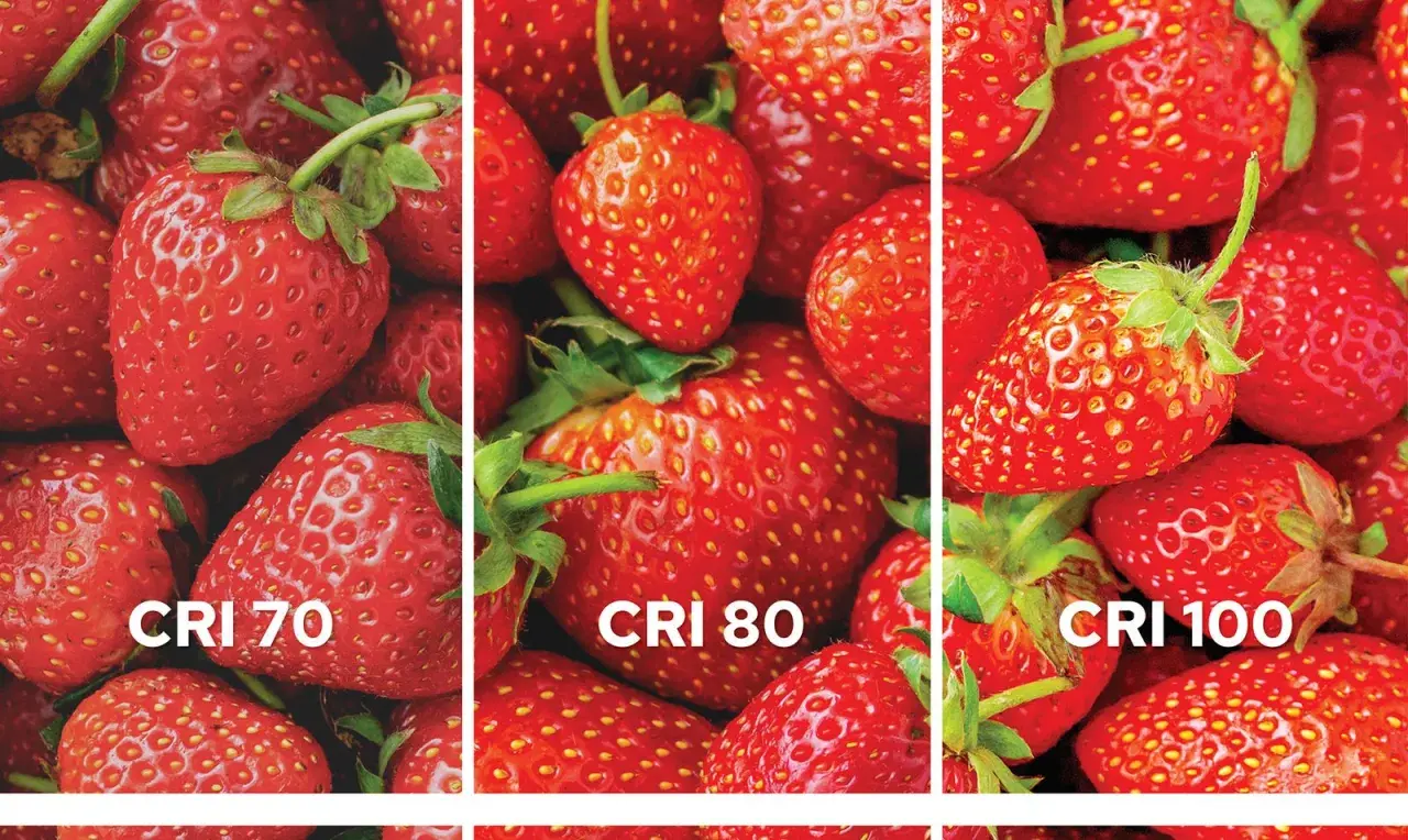 Trzy panele z soczystymi truskawkami, pokazujące różnice w odwzorowaniu barw przy CRI 70, 80 i 100.